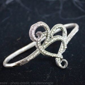 Unique - Jeweled Palm Bracelet